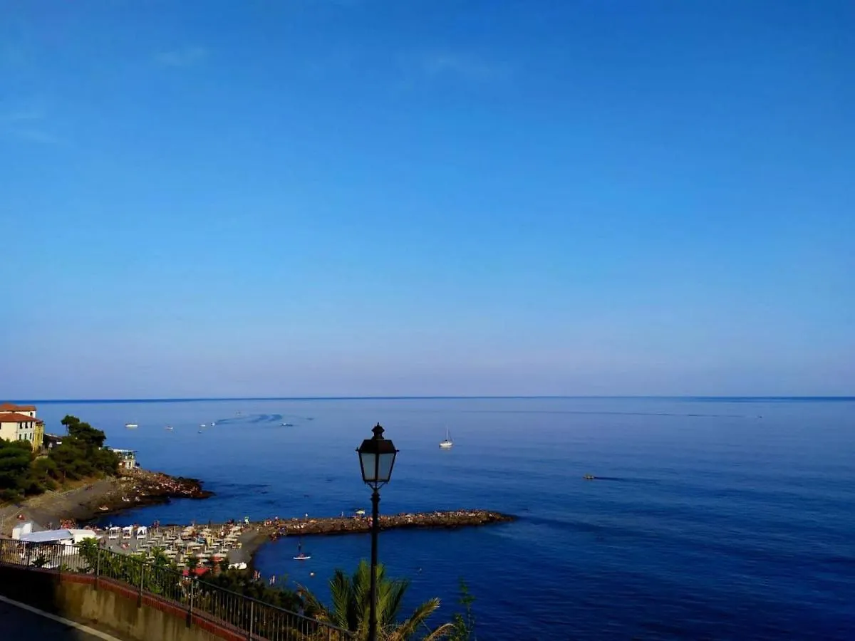 Tra Il Borgo E Il Mare Bed and Breakfast Cervo 0*,  Italien